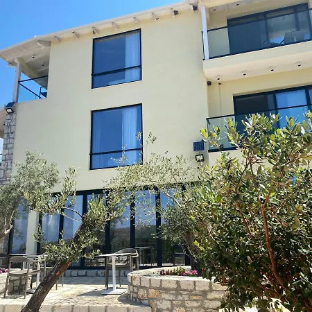 Vila D Boutique Hotel *